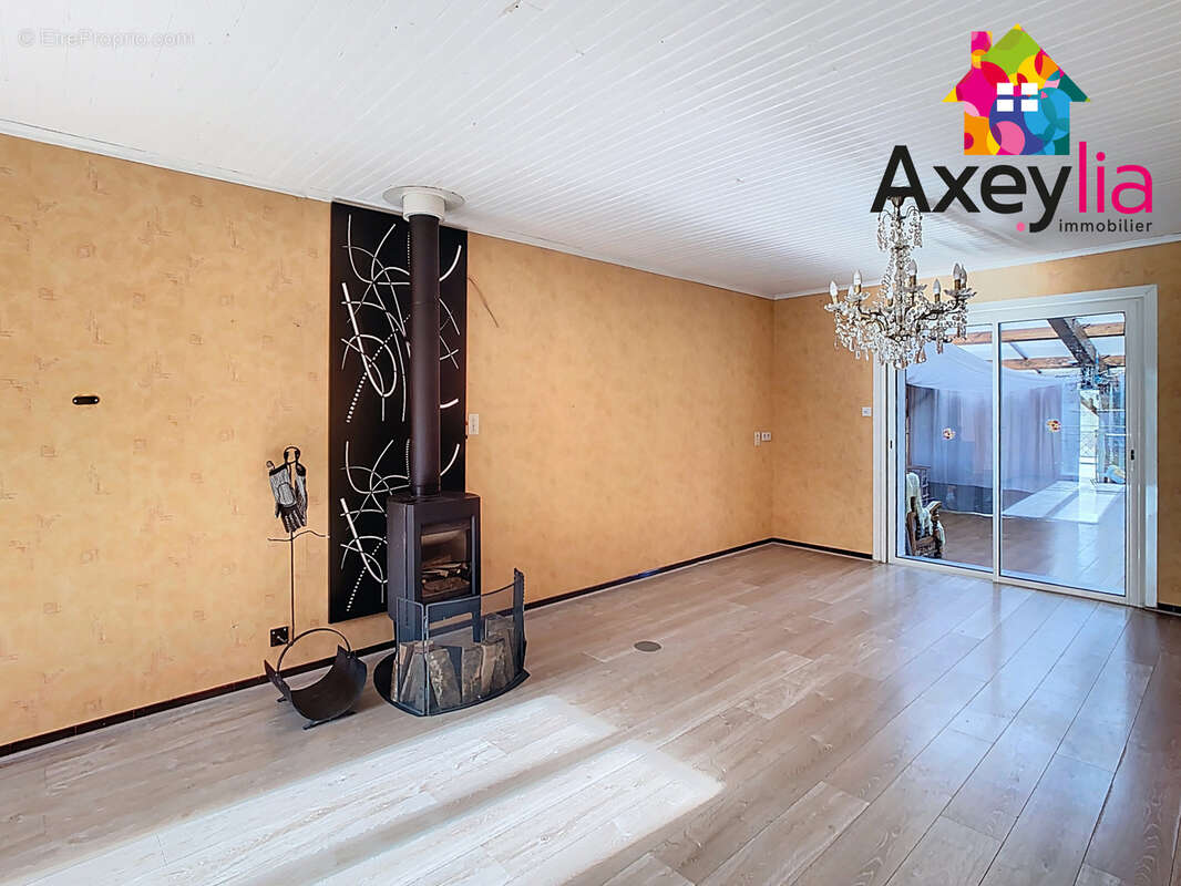 Maison à SAINT-ROMAIN-LA-MOTTE