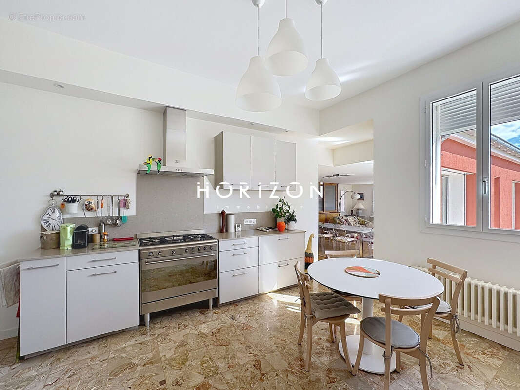 Maison 183 m² à Saint-Gengoux-Le-National  - photo 8