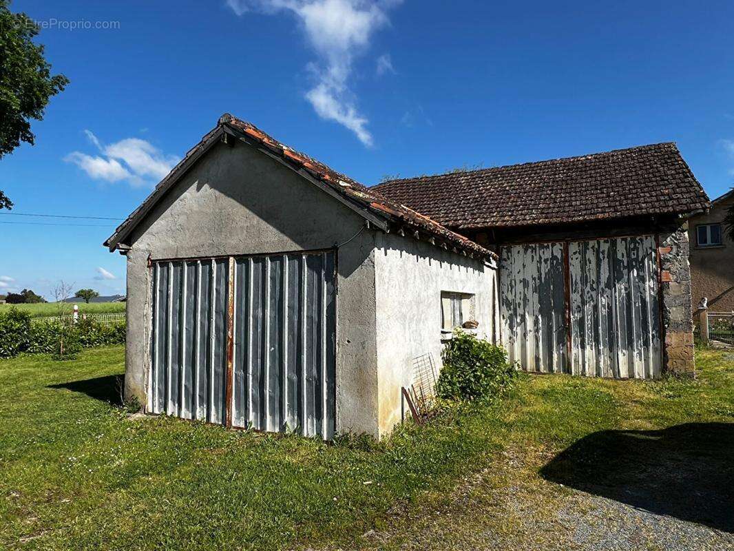 Maison à NOTRE-DAME-DE-SANILHAC