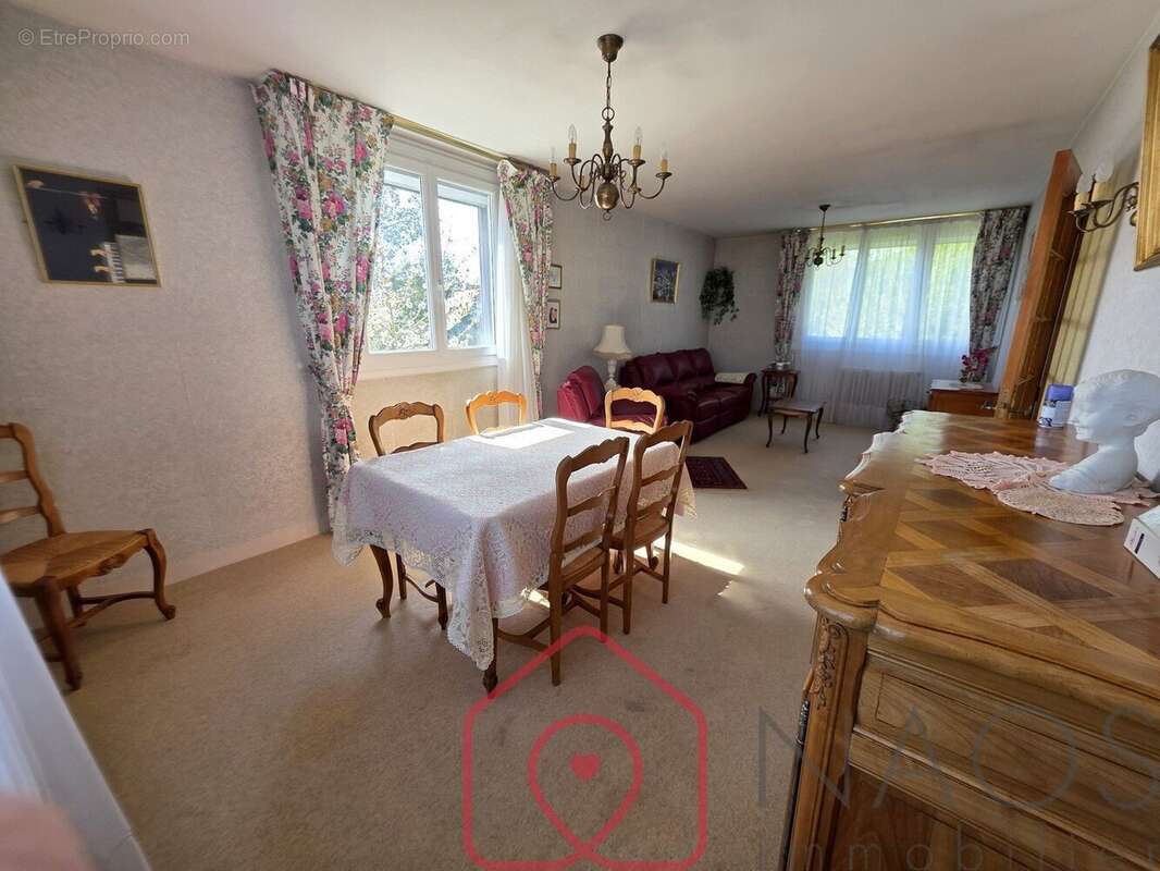 Maison à SAINT-JEAN-DE-LA-RUELLE