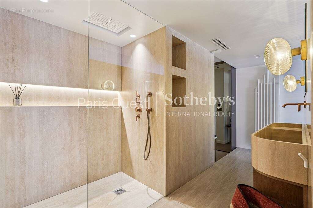 Appartement à LEVALLOIS-PERRET