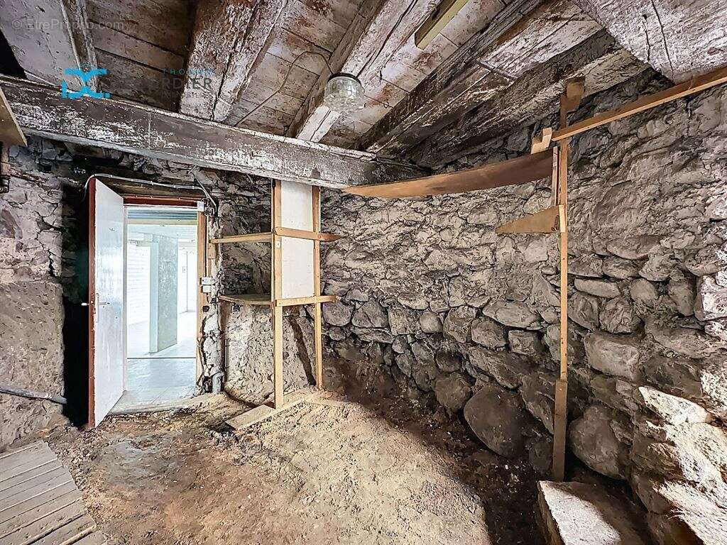 Commerce à EVIAN-LES-BAINS