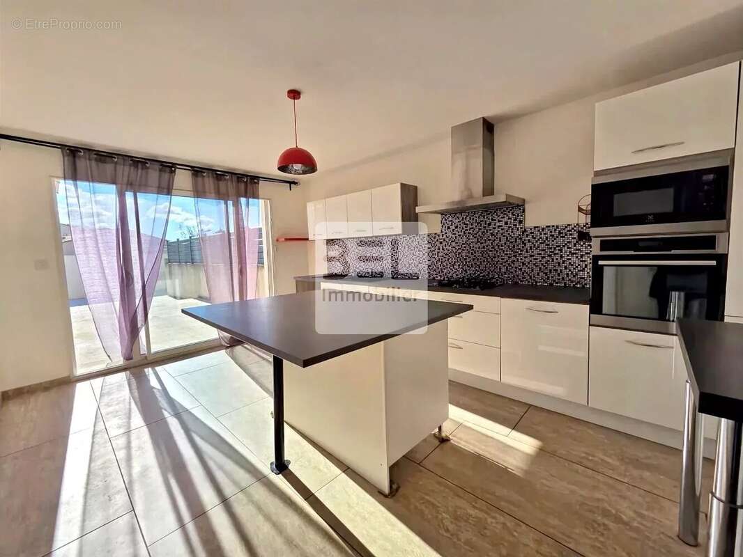 Maison à LAUDUN-L&#039;ARDOISE