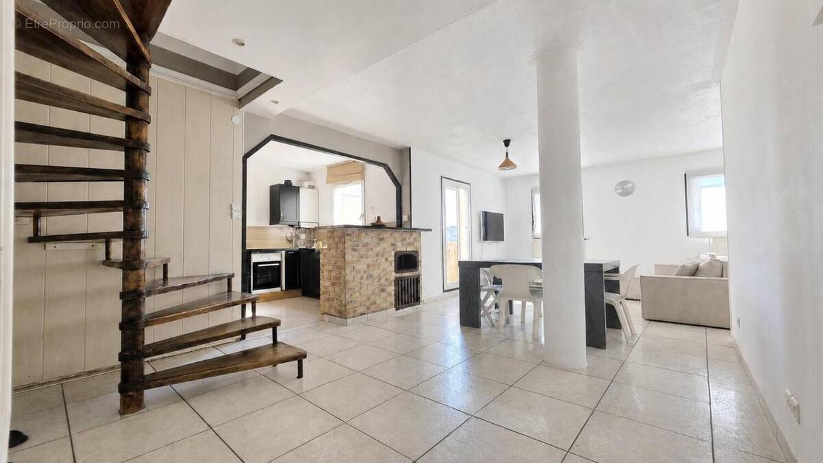   - Appartement à VENISSIEUX