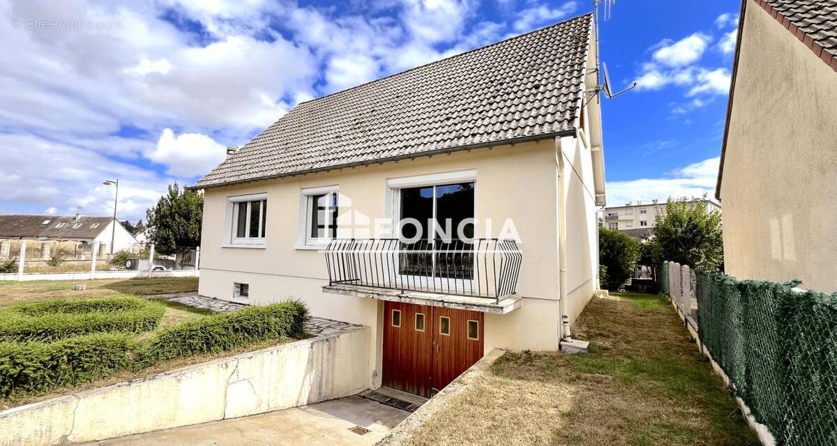 Maison à SAINT-LUBIN-DES-JONCHERETS