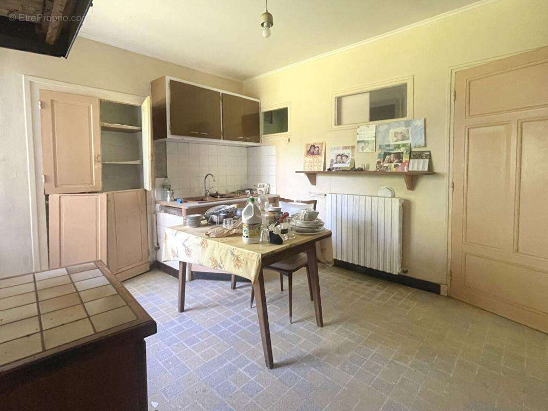 Maison à SAINT-LAURENT-DU-CROS