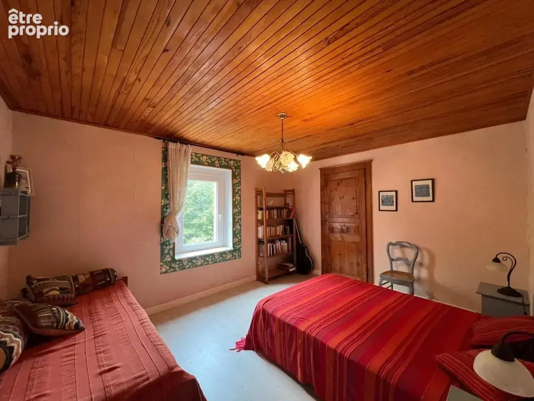 À VENDRE en EXCLUSIVITÉ à BLOYE - Maison mitoyenne avec dépendance et beau terrain de 938 m² - photo 5
