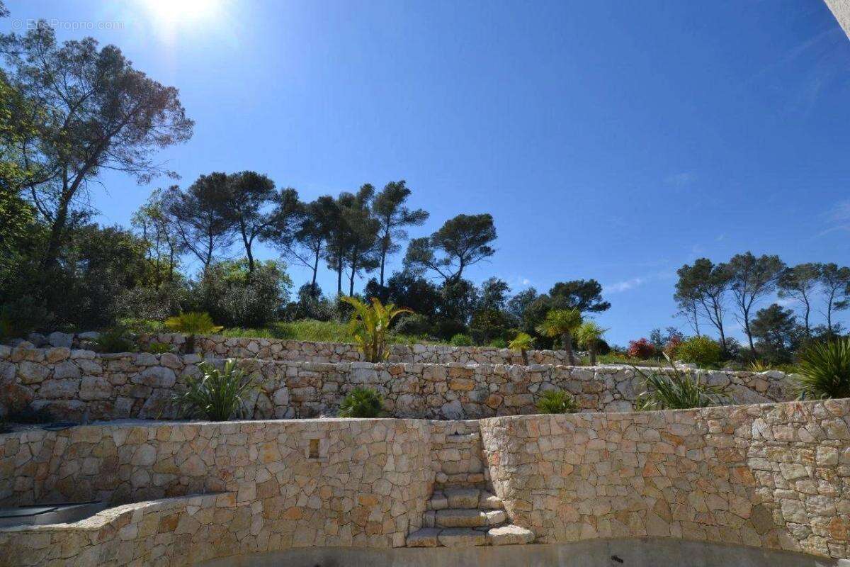 Maison à ROQUEFORT-LES-PINS