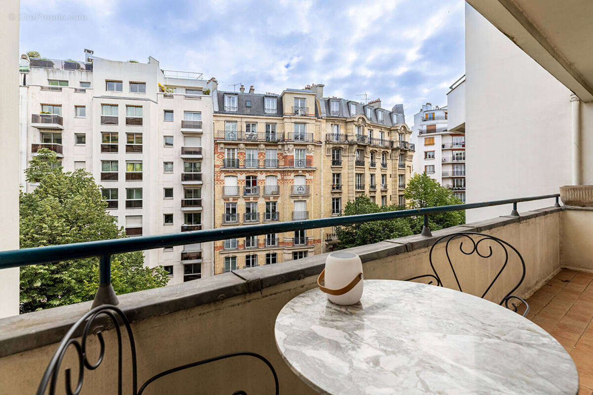 Appartement à PARIS-15E
