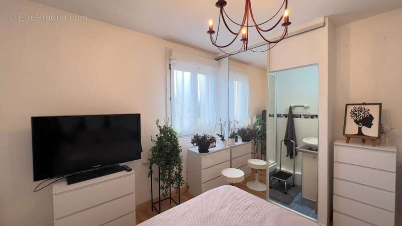 QUIMPER-Sud, rue du Léon (Quartier Prat-Maria), appartement de type T5 modifié en T4 de plus de 83 m² habitable, situé au 7ème é - photo 15