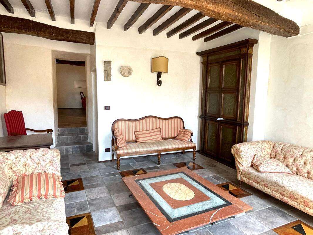 Maison à CHATEAUNEUF-GRASSE
