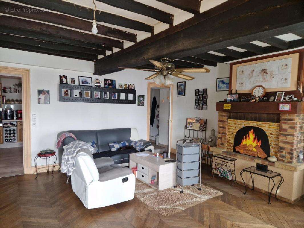 Maison à SAINT-VICTOR-DE-BUTHON