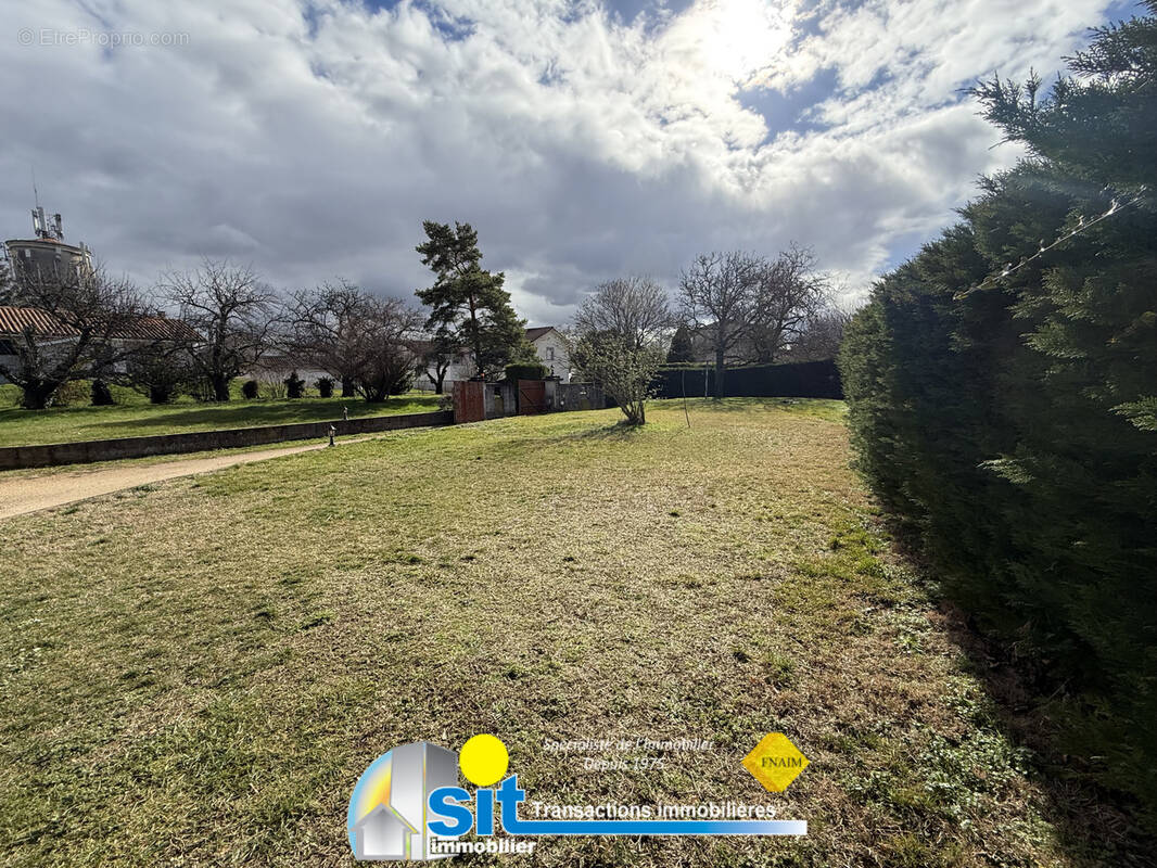 Terrain à CHONAS-L'AMBALLAN