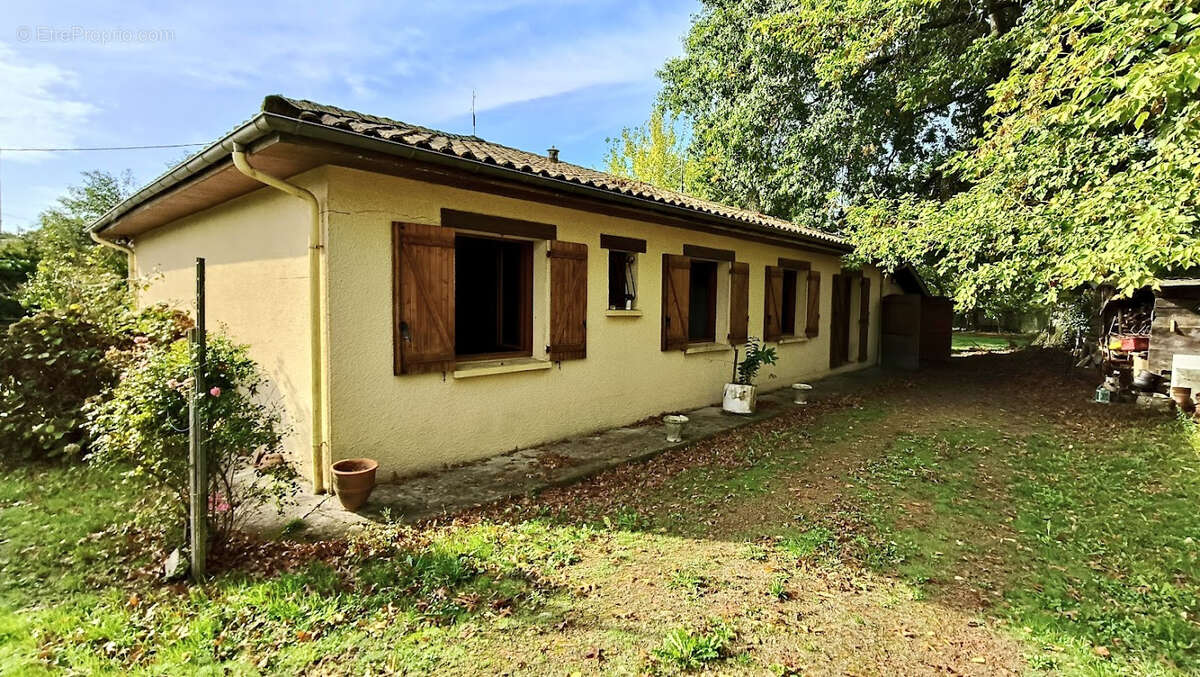 Maison à SAINT-CHRISTOLY-DE-BLAYE