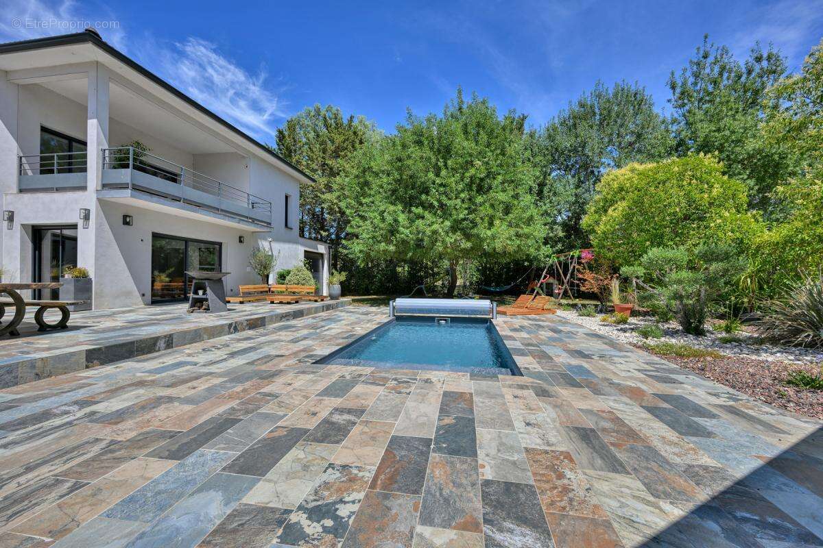 Villa contemporaine de 159 m² 5 chambres avec piscine chauffée sur plus d'un hectare de terrain - photo 2