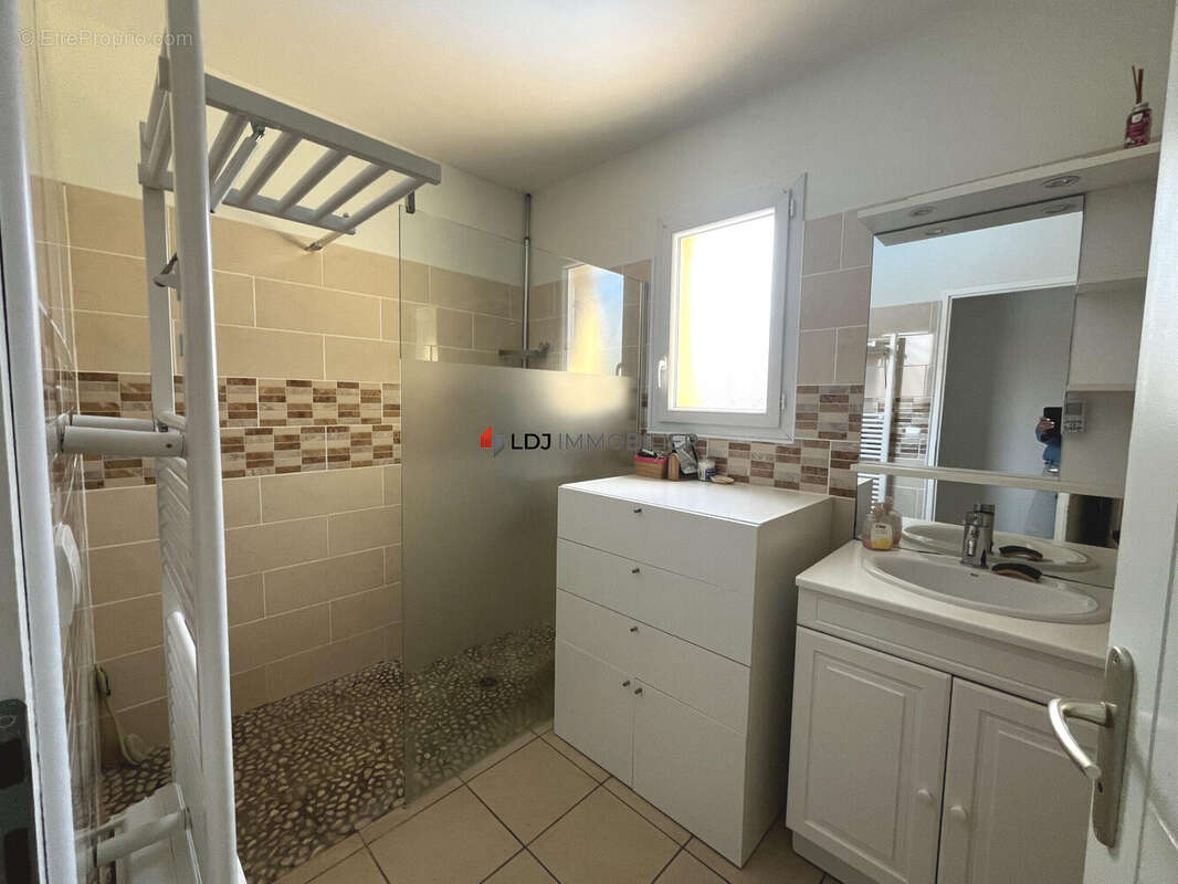 Maison à SAINT-LAURENT-DE-LA-SALANQUE