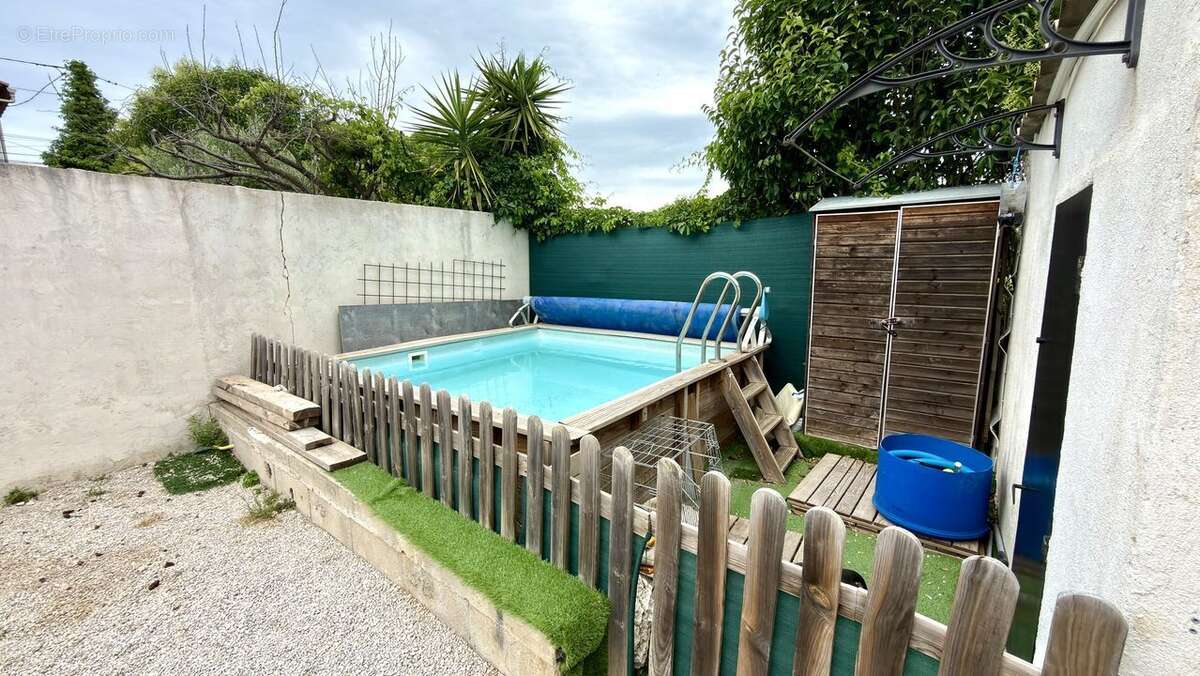 maison de type 3 ; terrasse ; piscine  - Maison à LA PENNE-SUR-HUVEAUNE