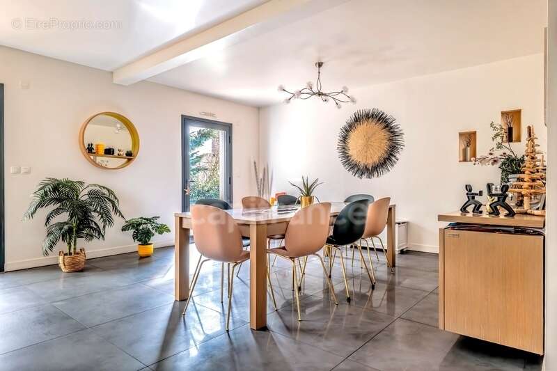 Maison à vendre P8 FONTENAY SOUS BOIS (94) au cœur des Rigollots, en limite de VINCENNES, 215 m² avec jardin arboré, terrasse et - photo 4