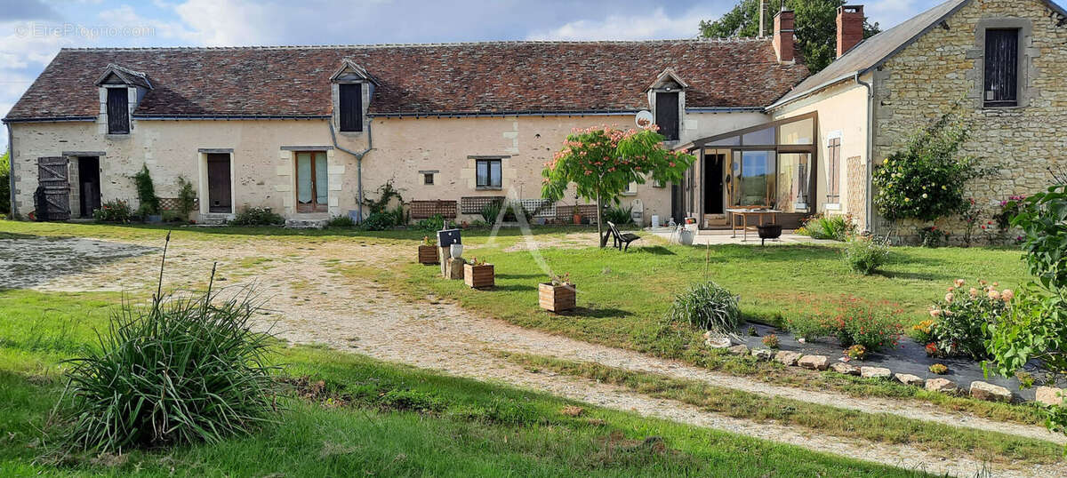 Maison à NOUANS-LES-FONTAINES