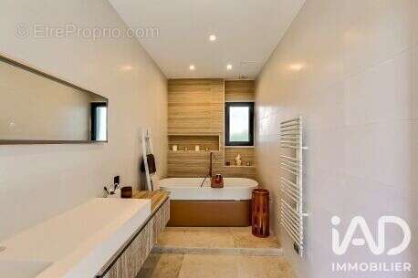 Maison 190 m² à Uzes  - photo 6