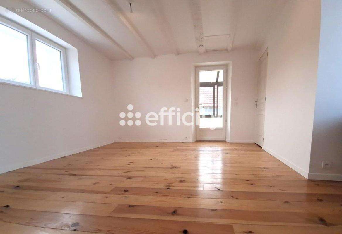 Maison 69 m² à Huriel  - photo 3