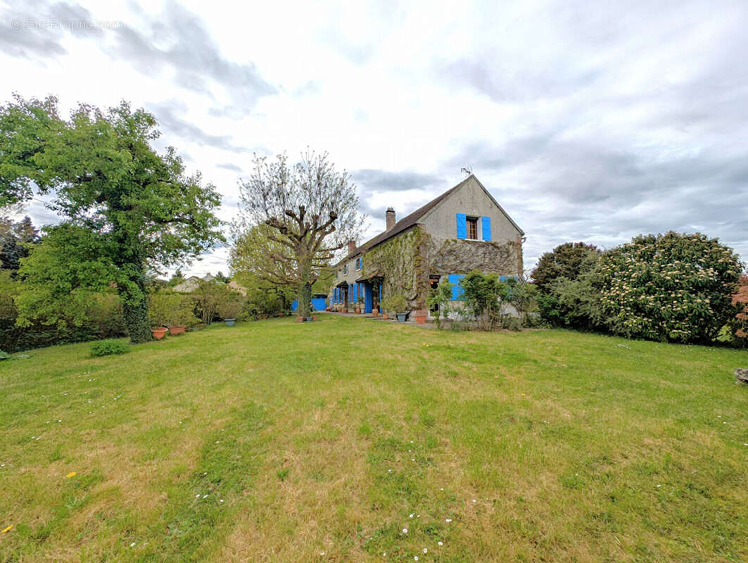 Maison à AILLANT-SUR-THOLON