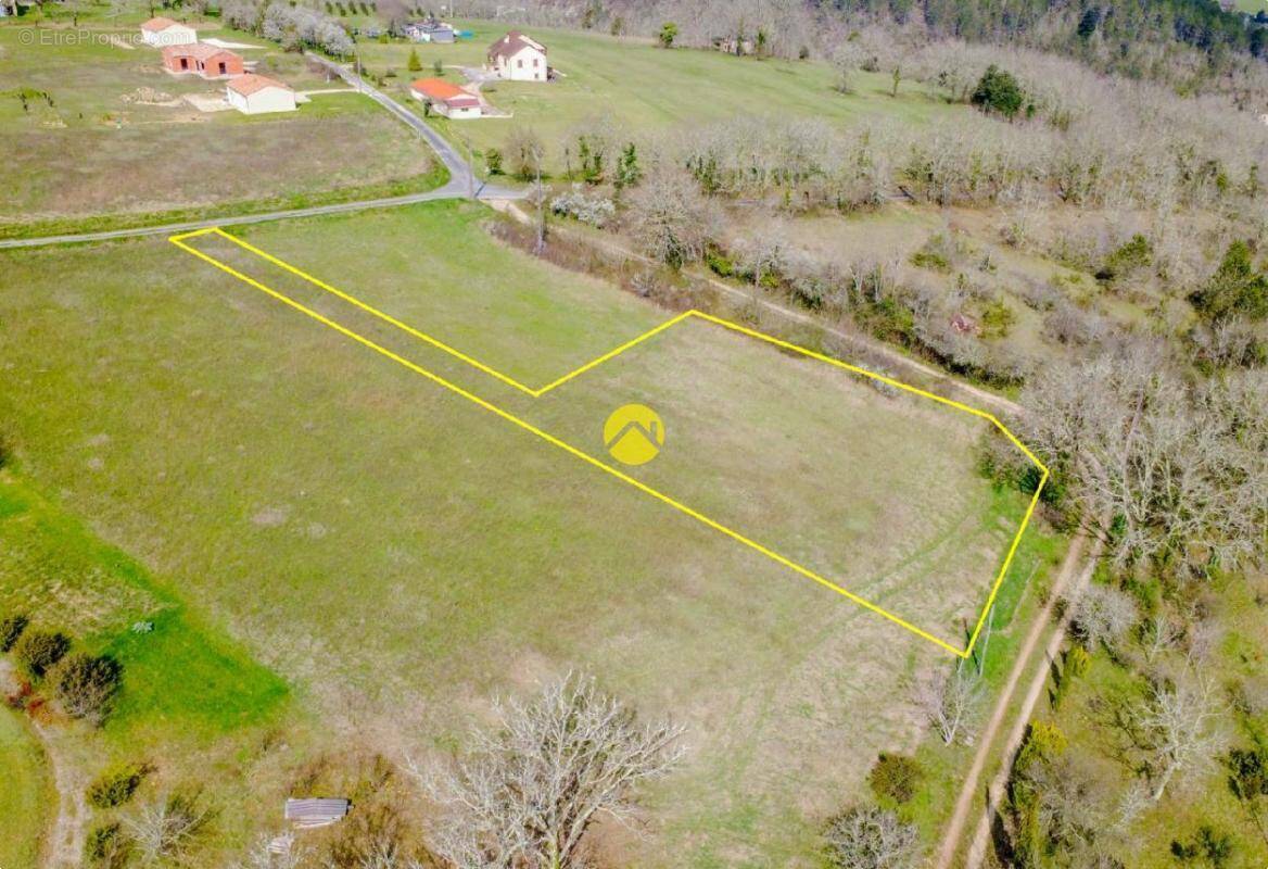 Terrain à SAINT-CYBRANET