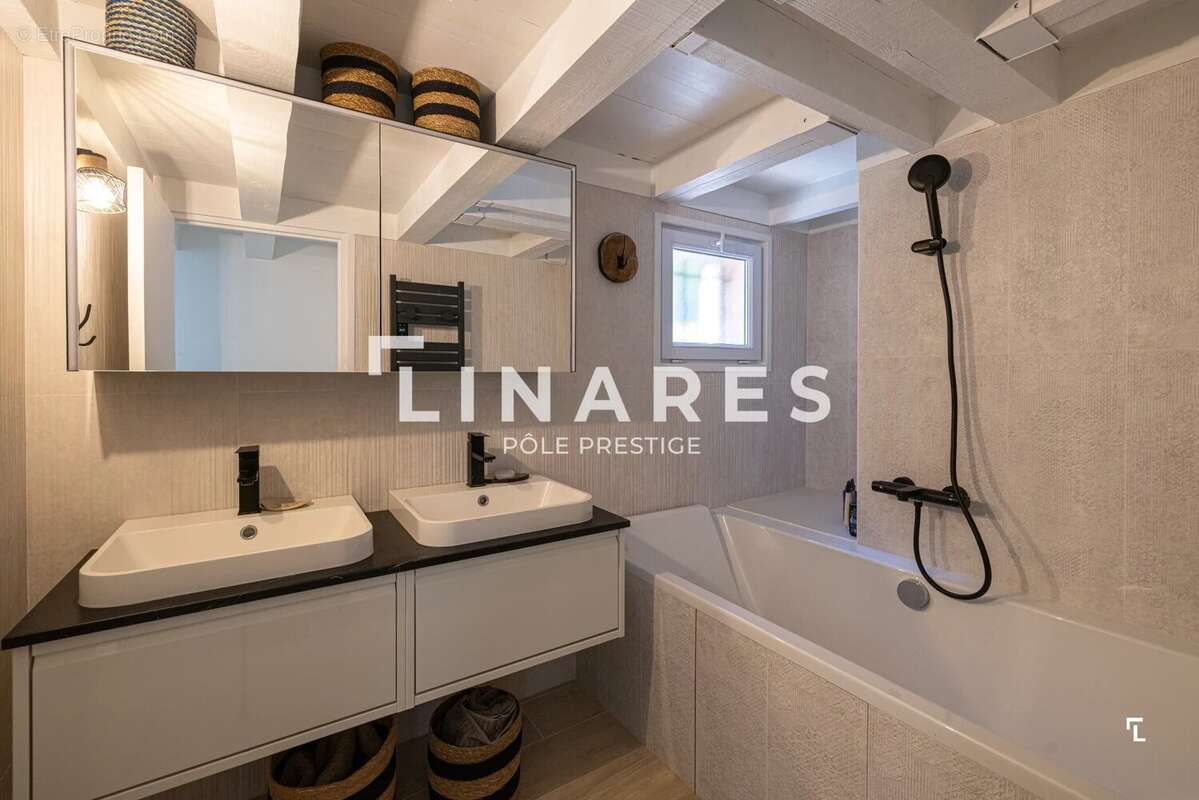LA BORIE  - Maison provençale T6 de 200m2 avec piscine - 13510 Éguilles - photo 17