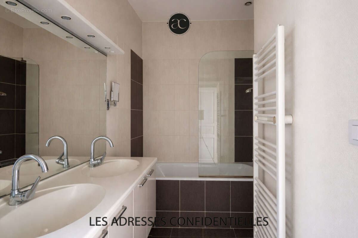 LYON 2 - Cœur  presqu'île dans superbe copropriété - Bel appartement  3 pièces - photo 7