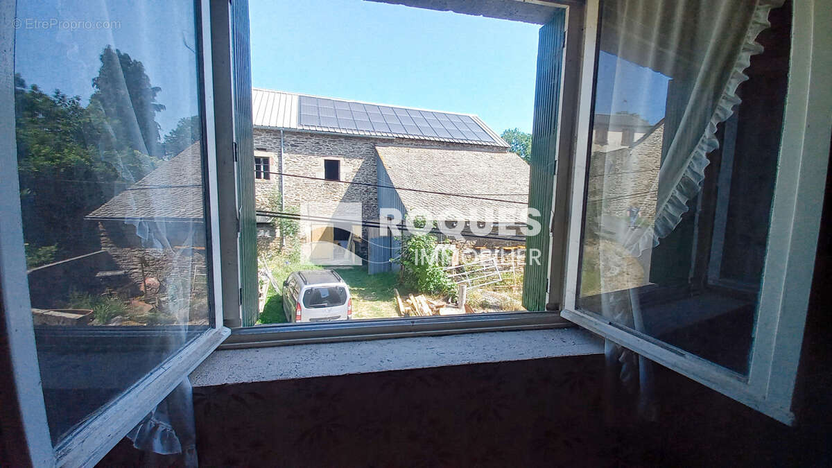Maison à SALLES-CURAN