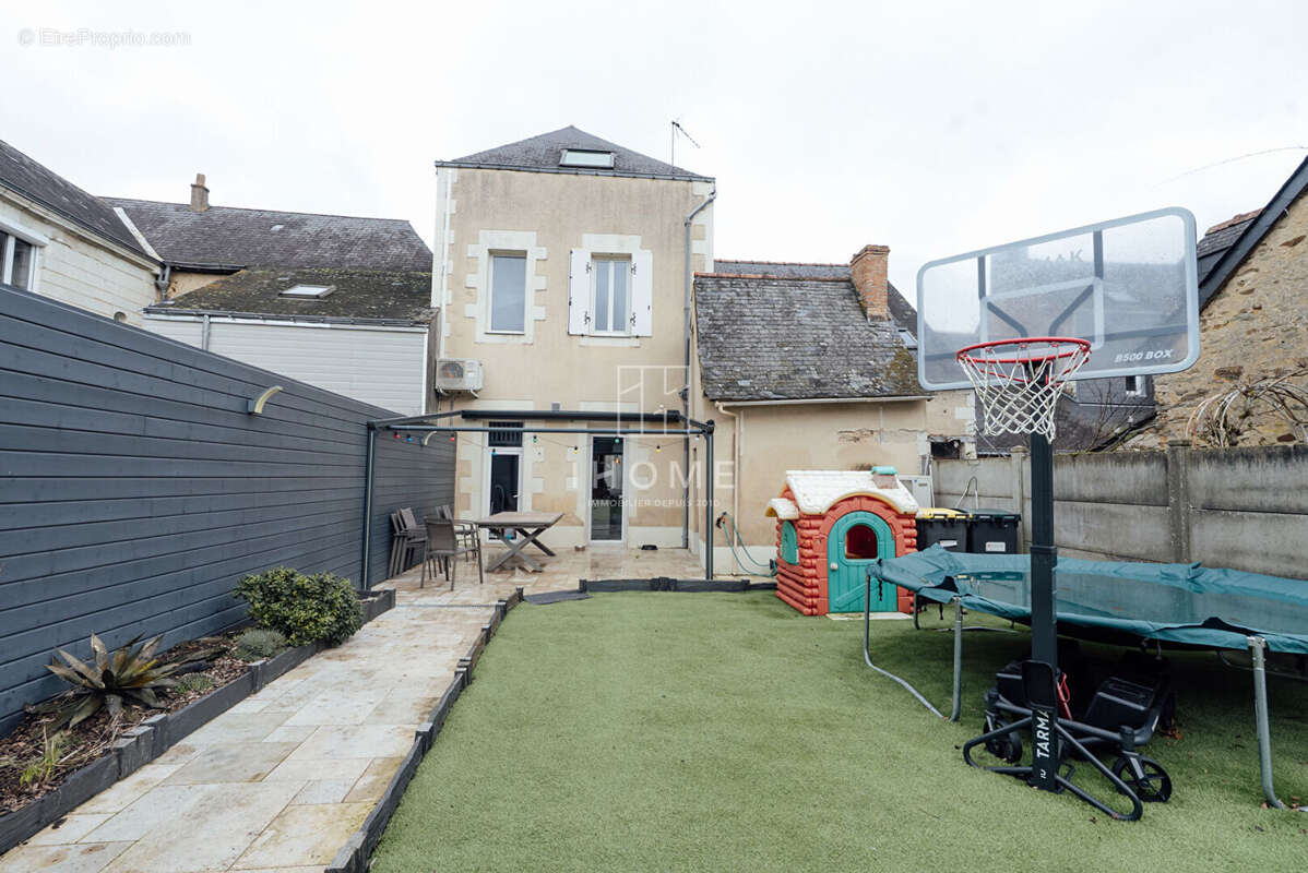 Maison à FENEU