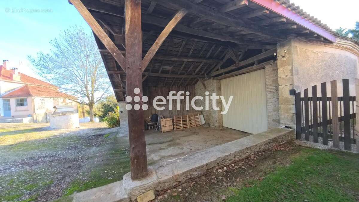 Maison à SAINT-PASTOUR