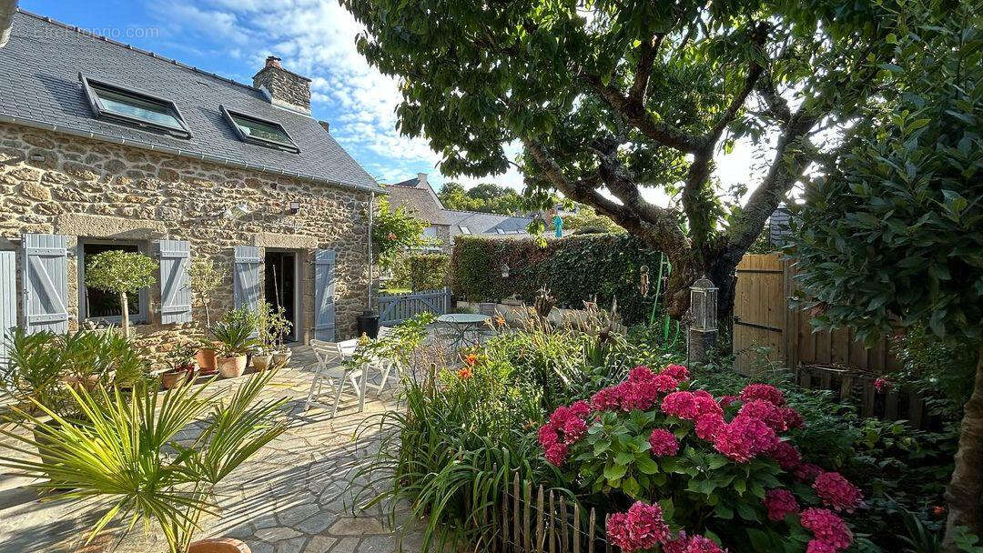 Maison à SAINT-JACUT-DE-LA-MER
