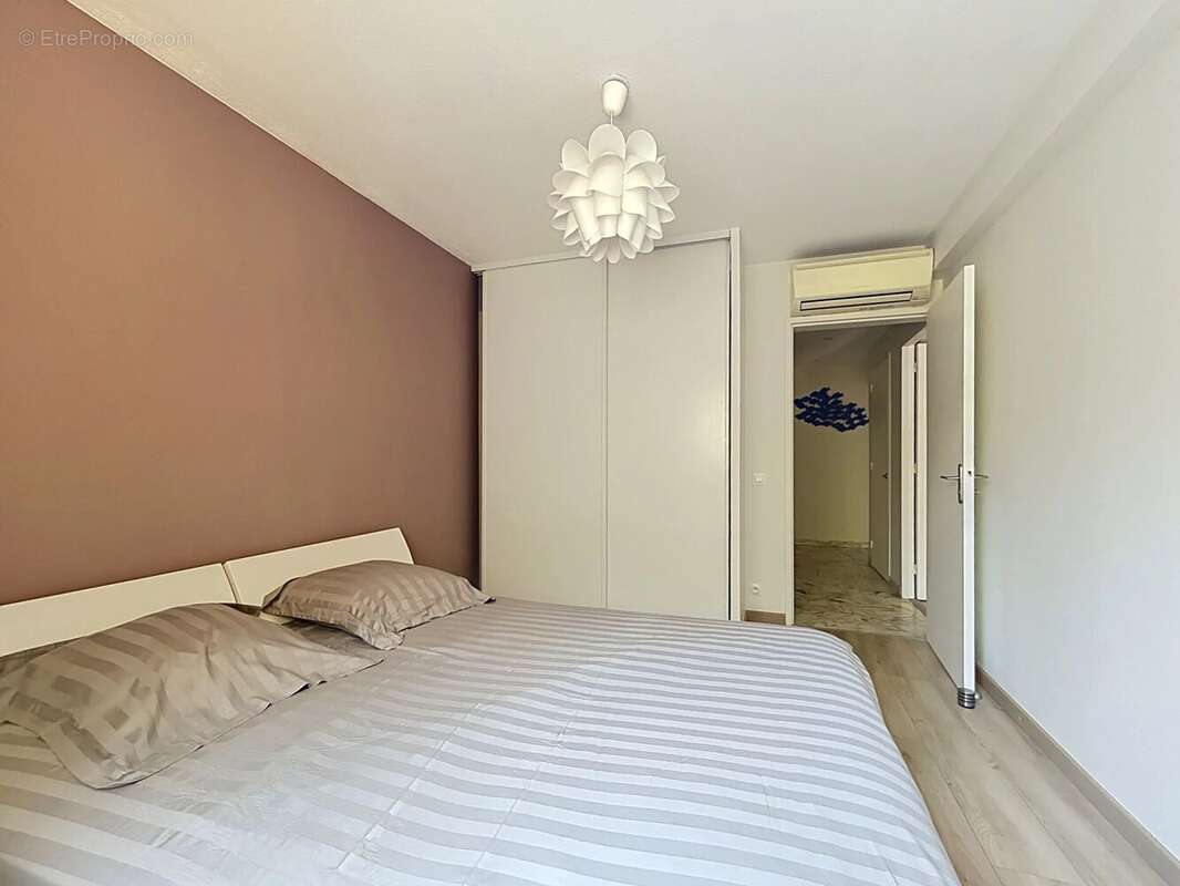 Appartement à SAINT-LAURENT-DU-VAR