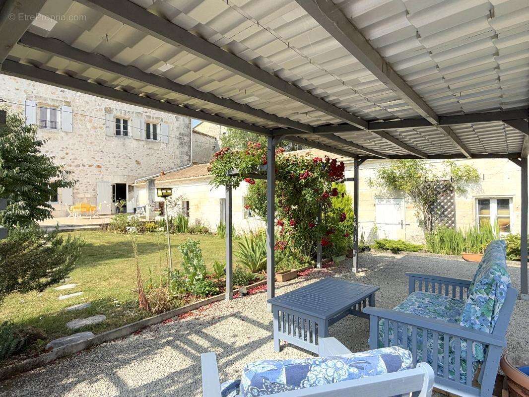 Maison à VOUZAN