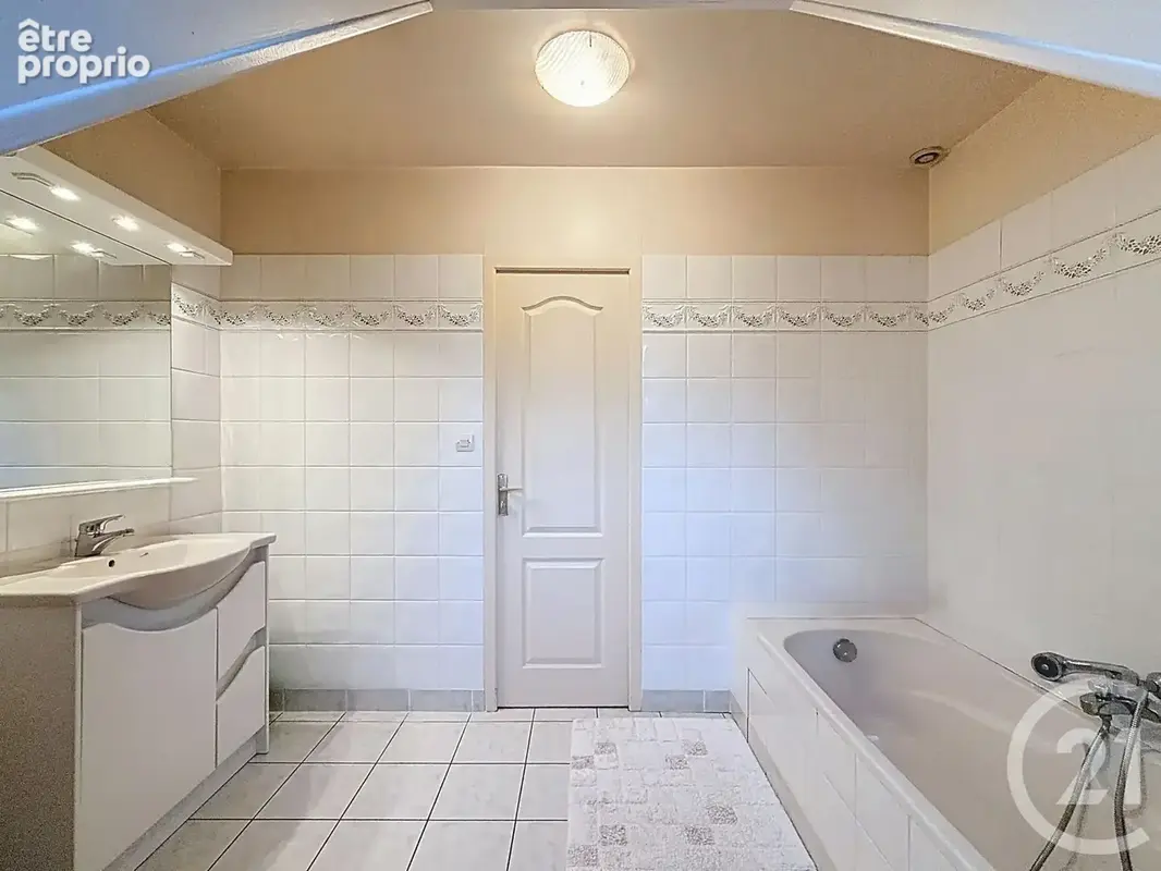 Maison 7 pièces 257 m² à vendre à La Ferte-Saint-Aubin (45240) - photo 13