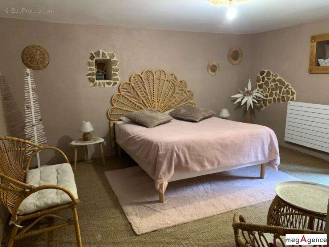 Maison à SAINTE-ENIMIE