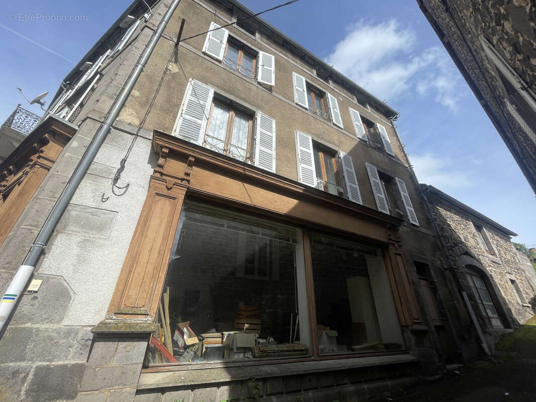 Appartement à ROCHEFORT-MONTAGNE