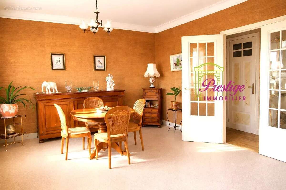 Appartement à LE MESNIL-LE-ROI