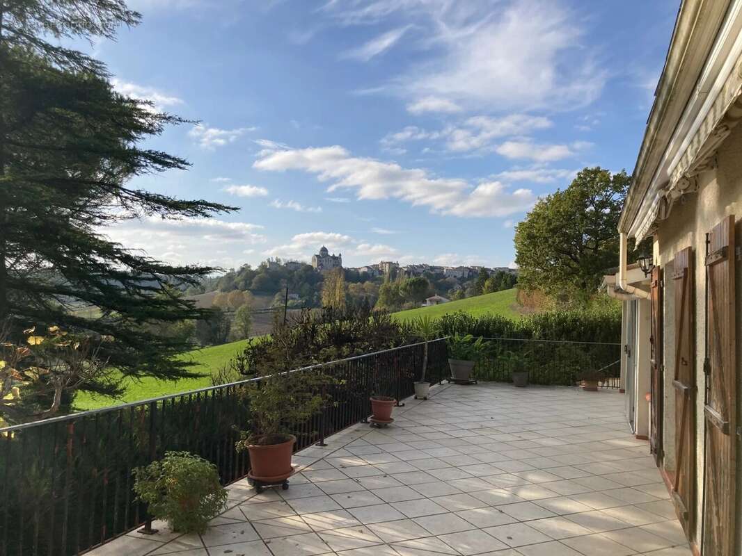 Maison à CASTELNAU-MONTRATIER