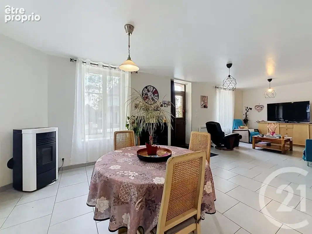 Maison 5 pièces 122 m² à vendre à La Ferte-Saint-Aubin (45240) - photo 6