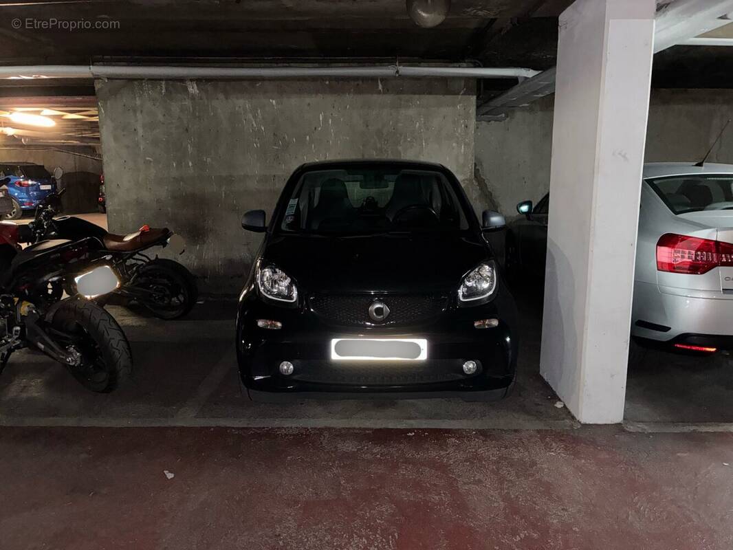 Parking à PARIS-12E