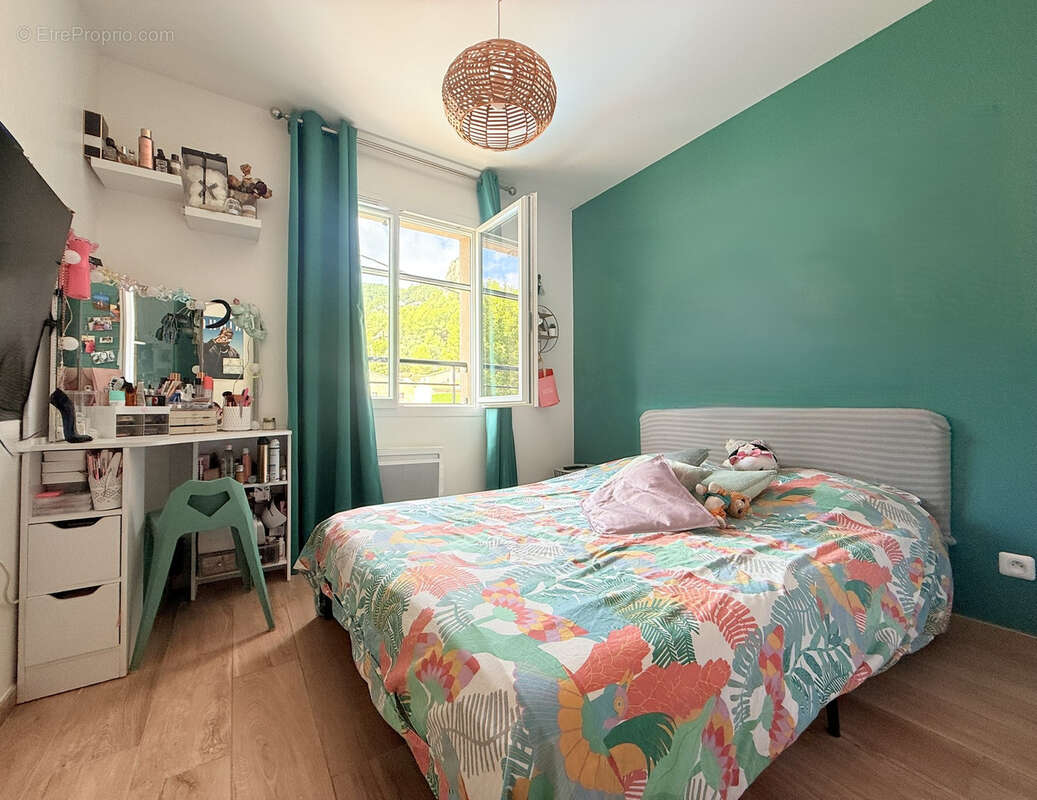 Maison à LE REVEST-LES-EAUX