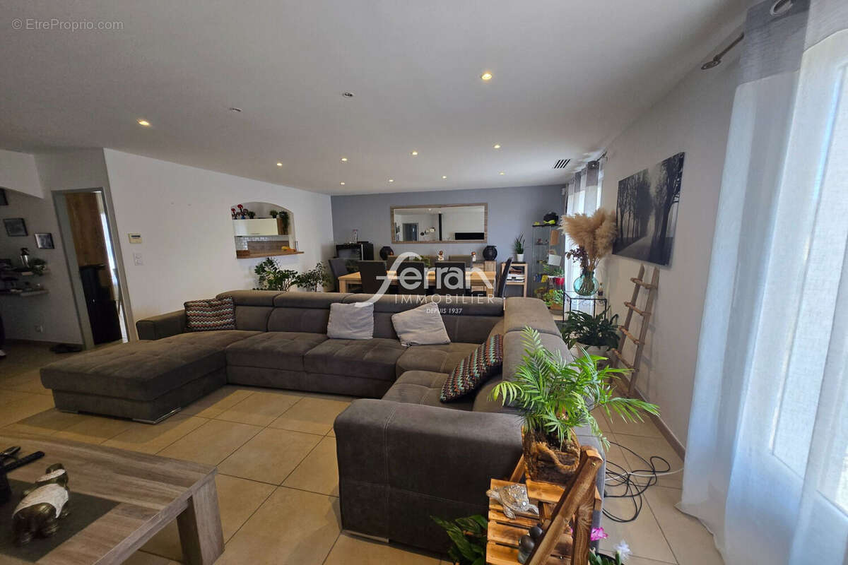 Maison à VILLECROZE