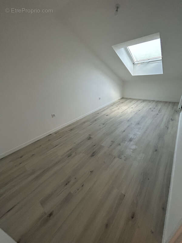 Appartement à VAUJOURS