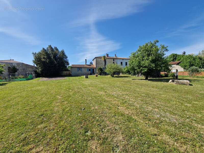 Maison à TONNAY-BOUTONNE