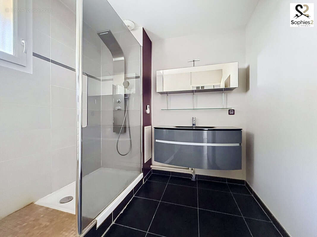 Maison 91 m² à Claix  - photo 7