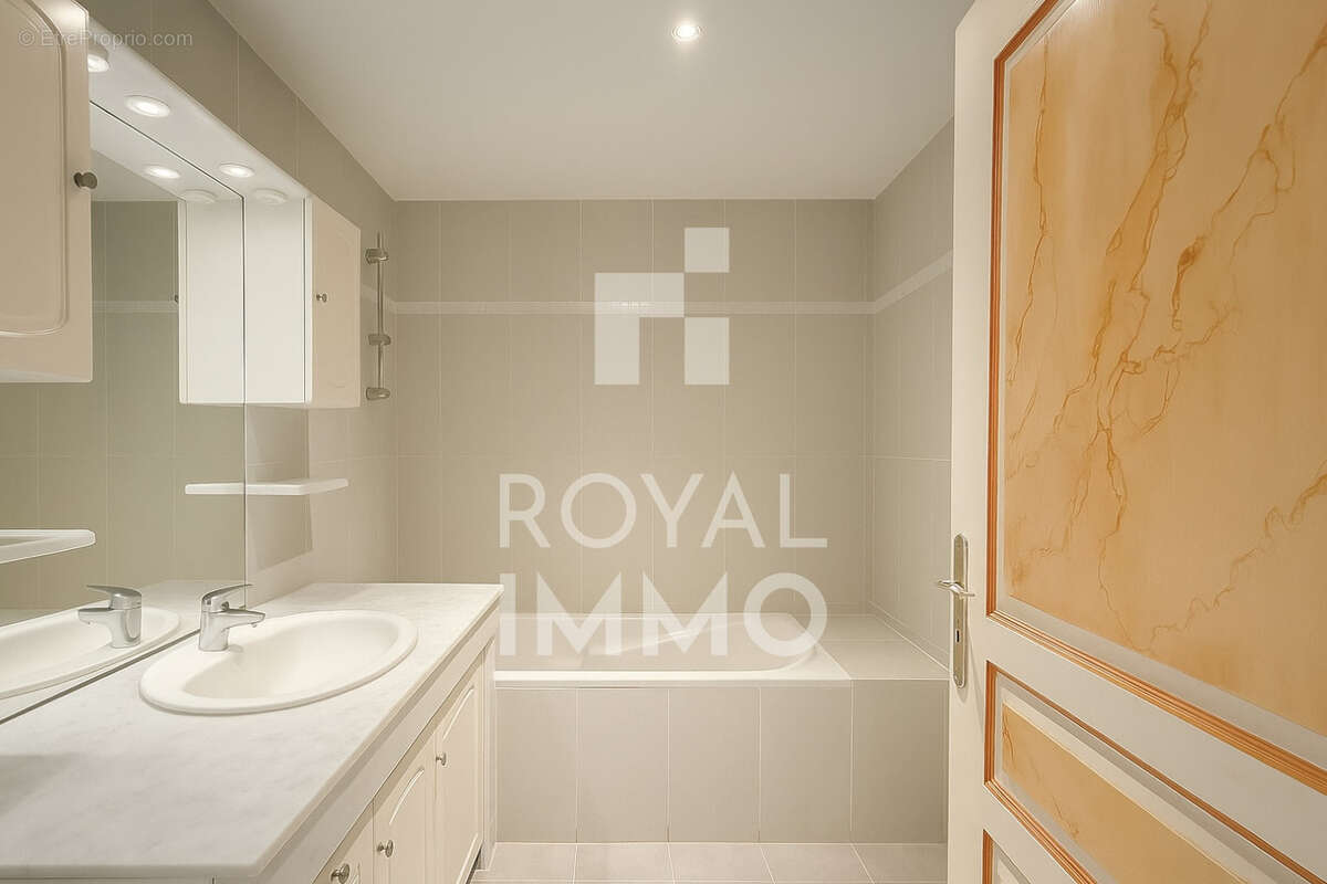 Appartement à MARSEILLE-8E