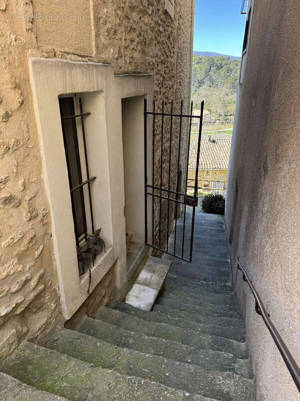 Maison à MENERBES
