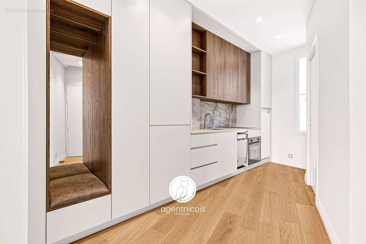 Nice // Boulevard Bischoffsheim : 2 PIÈCES / RÉNOVÉ / VUE MER / BALCON - photo 2